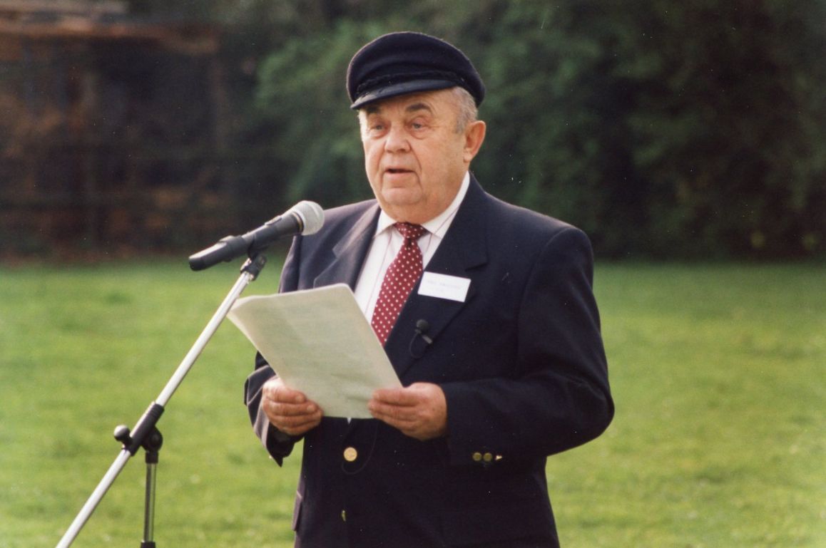 Mahnmaleinweihung und Überlebendentreffen; 02.04.2000 